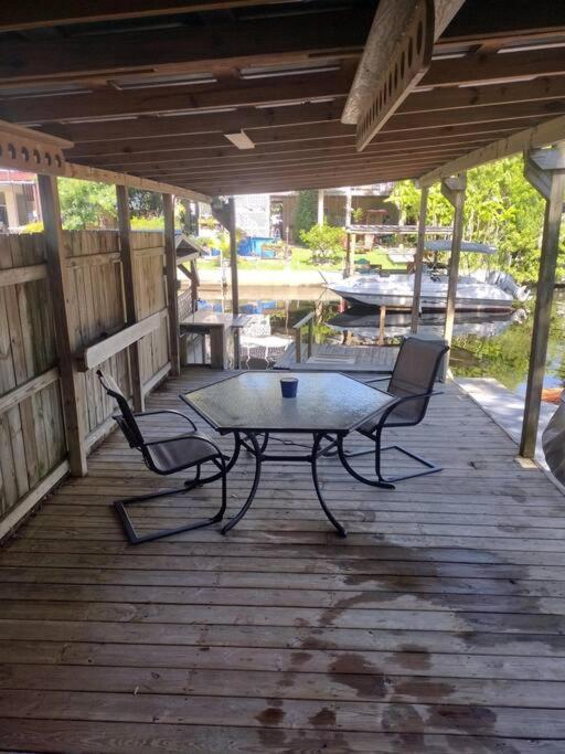 Cozy Vintage Waterfront Home With Fireplace And Kayaks สปริงฮิลล์ ภายนอก รูปภาพ